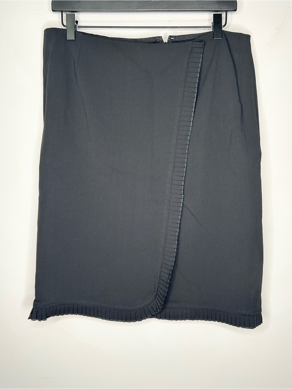 Worth New York Black Wool Asymmetrical Pleated Trim Skirt Size 10